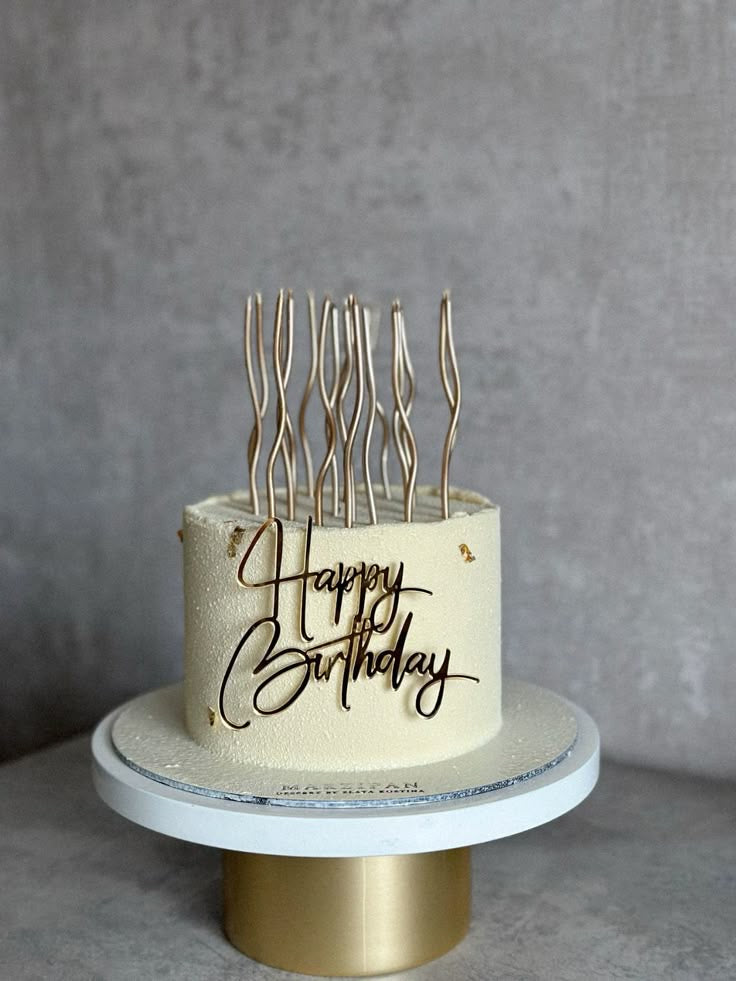 Vanilla cake premium look and quality 1kg with candels