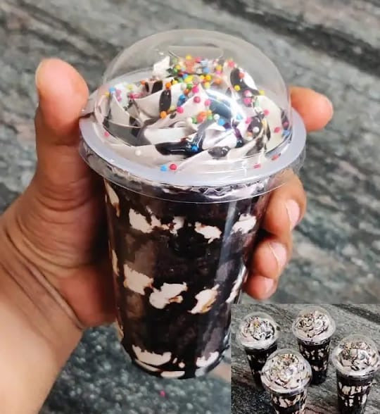 Full chocolate cup cake