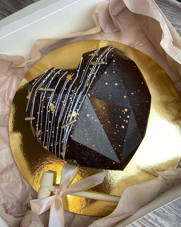 Pinata cake Full chocolate