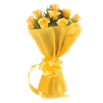 10 Yellow rose flower bouquet with yellow paper paking round