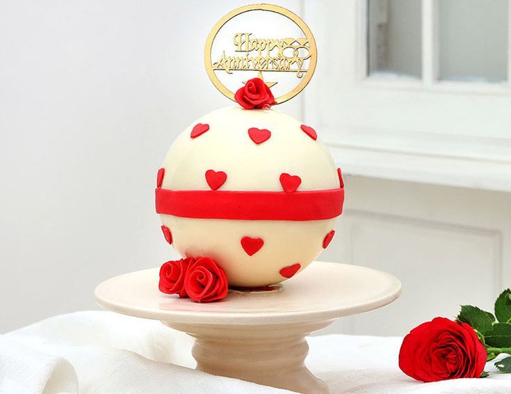 White round pinata cake with red hearts