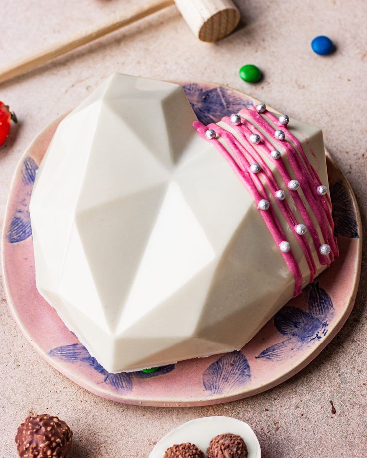 White Heart pinata cake