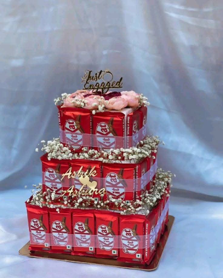 40 Kitkat tower 3 step with beautiful paking premium quality product with real flowers