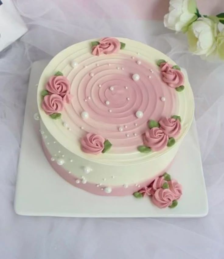 Stowberry eggless cake 500gm